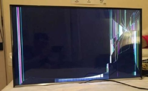 تعویض پنل شکسته تلویزیون ال جی در اصفهان