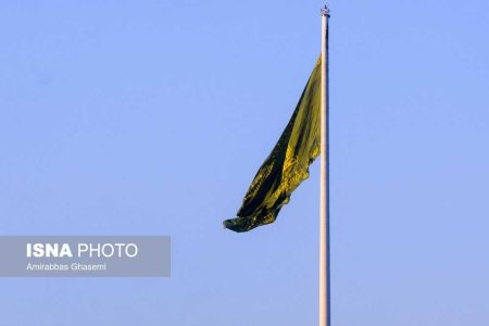 اهتزاز بزرگ ترین پرچم رضوی در تهران