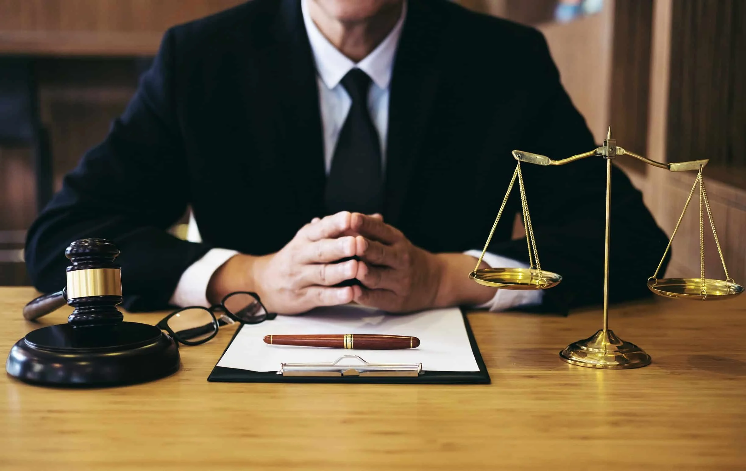 دادگستری | حقوق تفاوت بهترین وکیل با یک وکیل حقوقی معمولی